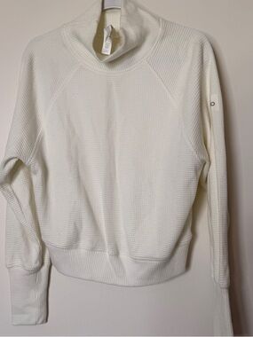 ALO Yoga Cream Waffle Turtleneck Pullover